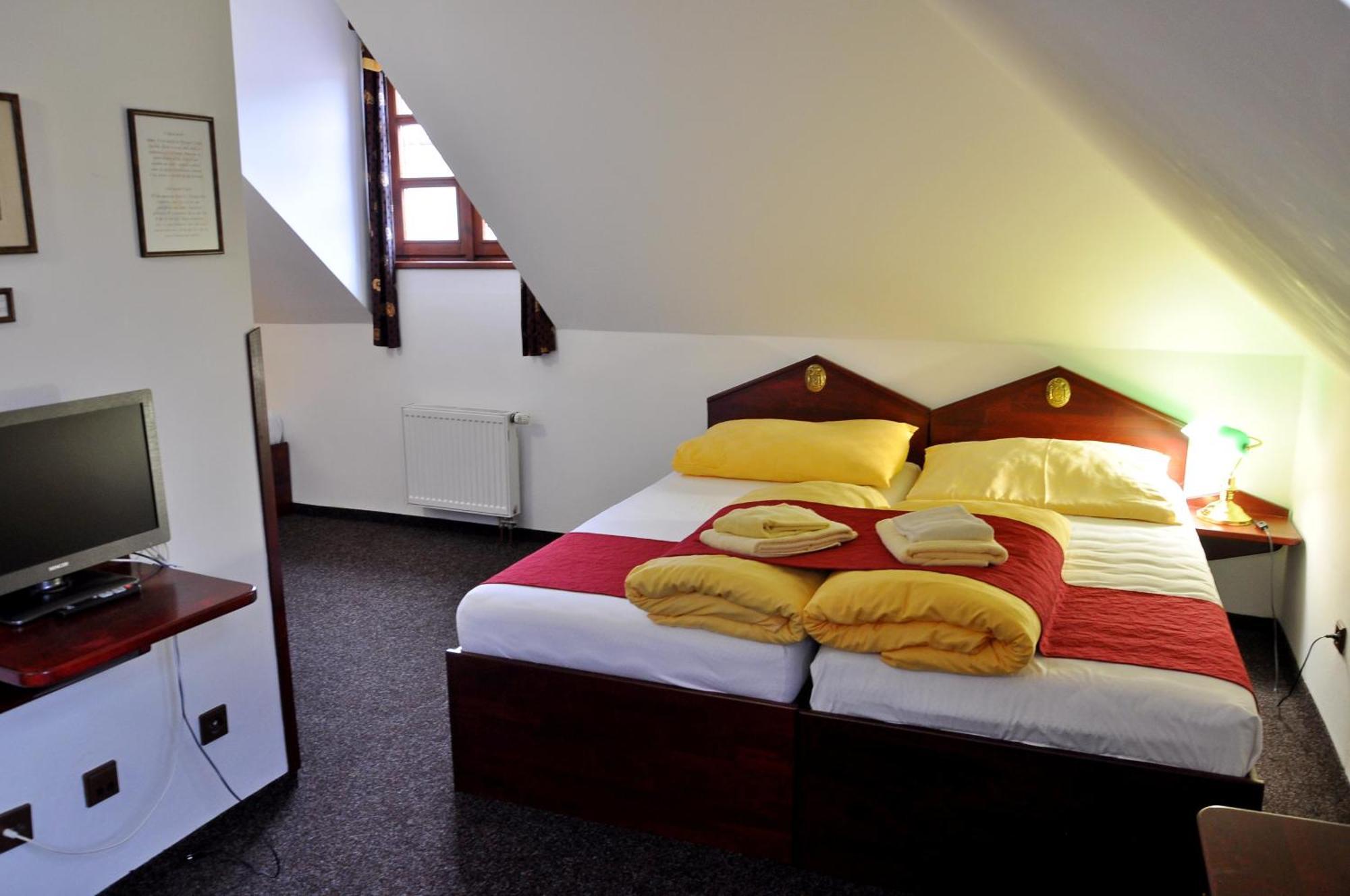 Hotel Cisar Ferdinand Loket Room photo