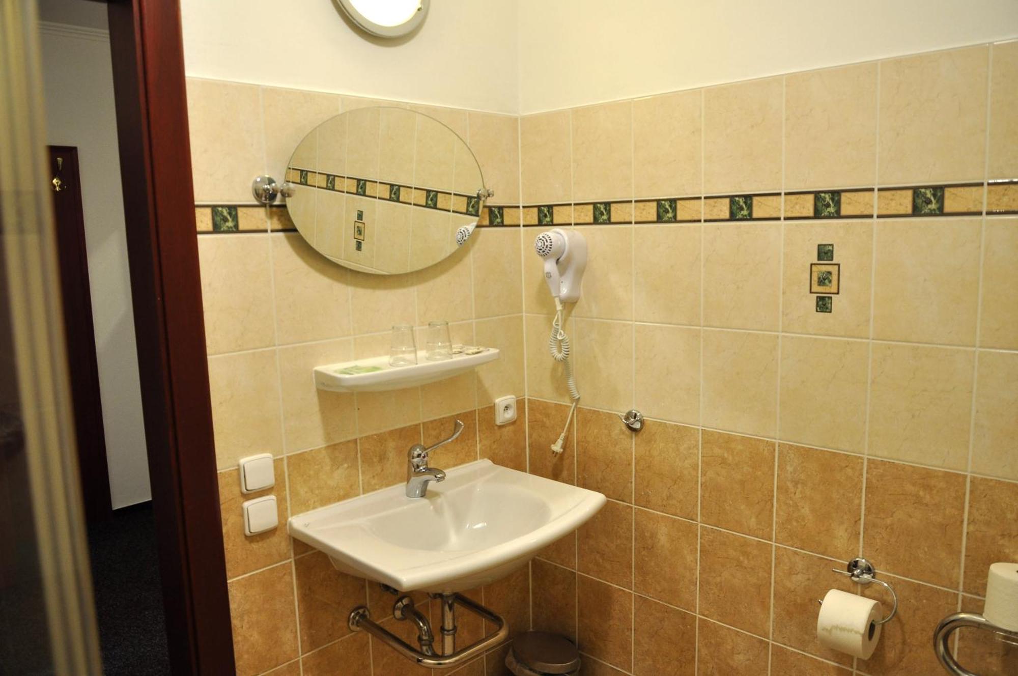 Hotel Cisar Ferdinand Loket Room photo